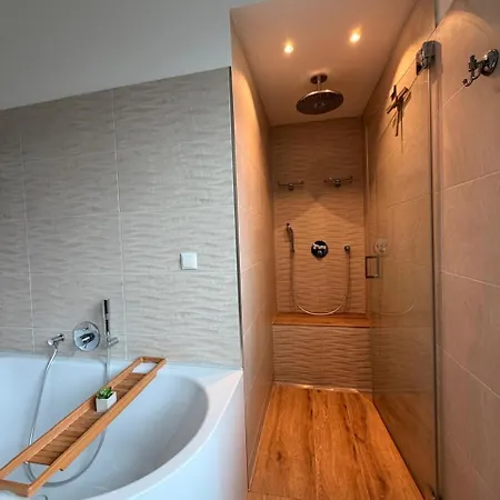 Japandi Villa, Hot Tub, Garden, Smart Home, Near Frankfurt, 10 Guests Vila