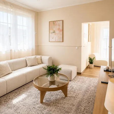 Japandi Family With Garden, 4 Bedrooms, Sleeps 10