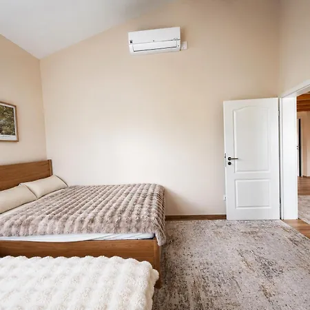 Vila Japandi Family With Garden, 4 Bedrooms, Sleeps 10 Schlüchtern