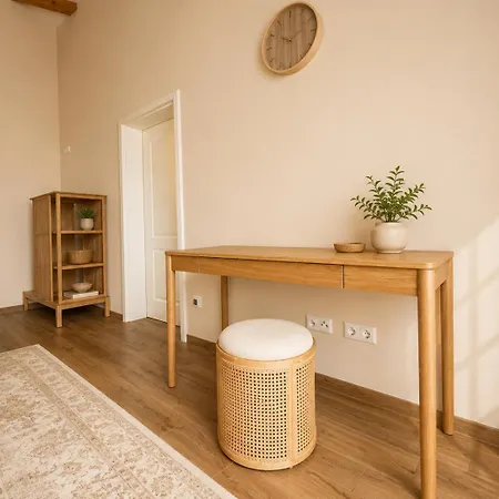 Vila Japandi Family With Garden, 4 Bedrooms, Sleeps 10 *