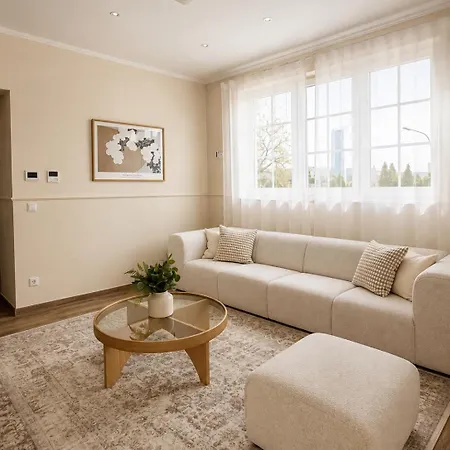 Japandi Family With Garden, 4 Bedrooms, Sleeps 10 *